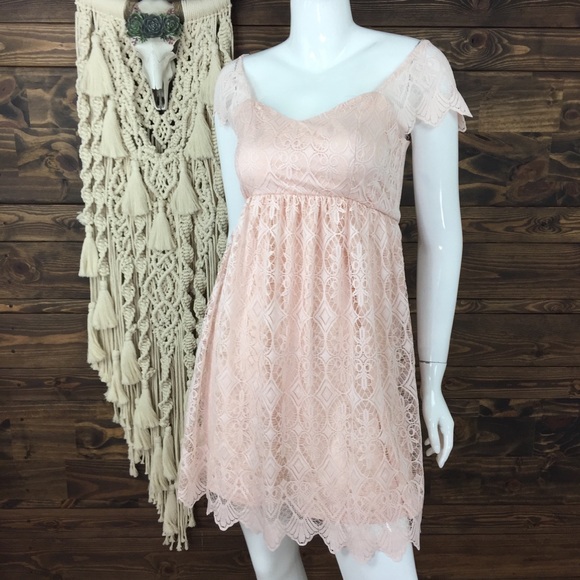 ASOS Maternity | Lace Scalloped Sweetheart Dress - Picture 3 of 5